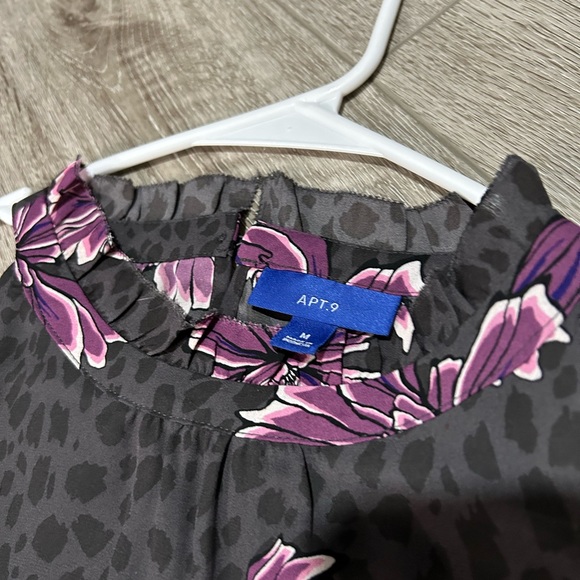 Women’s Apt. 9 halter top - Picture 2 of 2